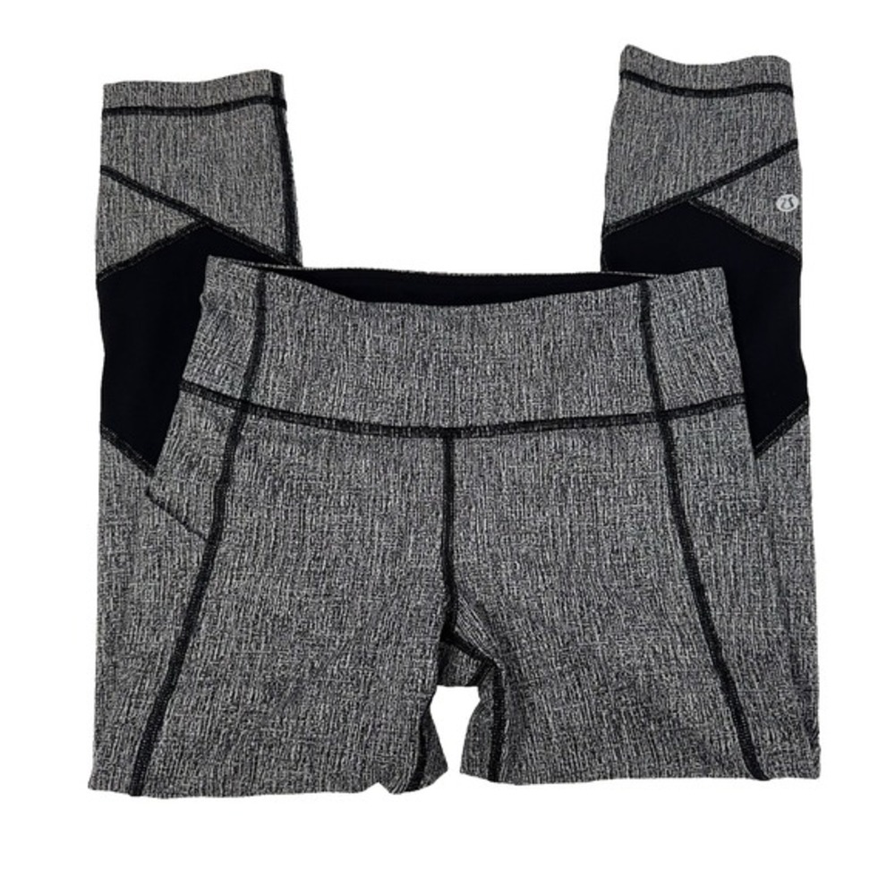 EUC Lululemon Pace Rival Crop 21" Line Up White Black Size 4 Squiggle Print
